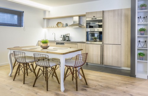 Penteli Apartamento | Casita de Oleander. Un apartamento de 140 metros cuadrados de dos niveles.