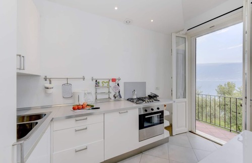 Gargnano Apartamento | "oleandro" Apartment Directly on the Lake