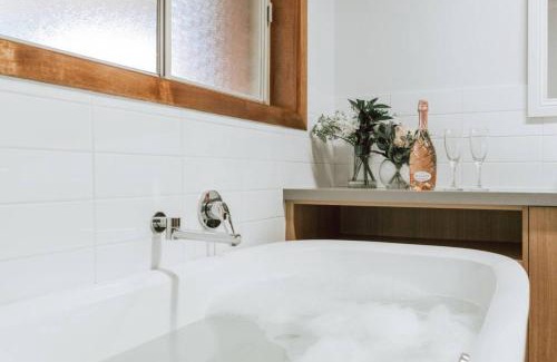 Olinda Apartamento | Olinda Nature Retreat 4 Bed 3Bth House Fire, Bath