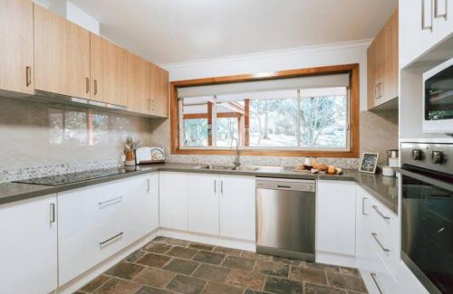 Olinda Apartamento | Olinda Nature Retreat 4 Bed 3Bth House Fire, Bath
