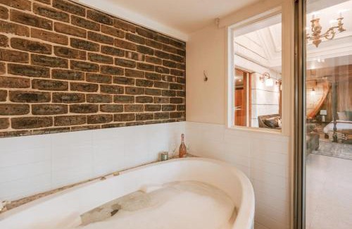 Olinda Apartamento | Olinda Sandstone Apartment 2 Bedroom Spa bath