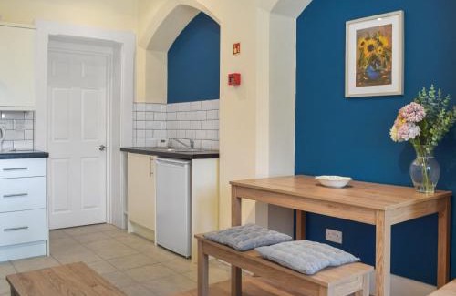 Llanfynydd Casa | Olive Blossom - Uk47134
