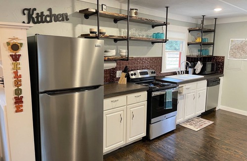 Asheville Cabaña | Olive House w/Wet Room Near Asheville & Biltmore - Clean and Pup-friendly!