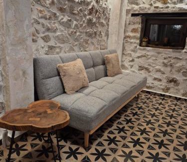 Aliartos Chalet De Esquí | Olive Stone House