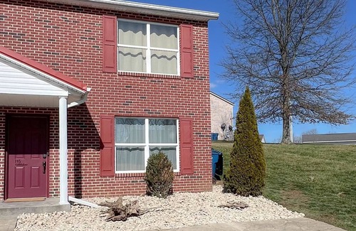 Dry Ridge Apartamento | Olive Tree Oasis - 10 Minutes to the Ark!