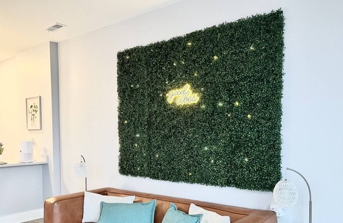 Market East District Apartamento | Oliver Capital | Chic, Downtown High Rise