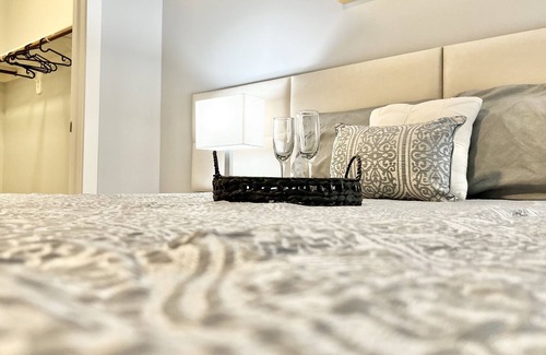 Market East District Apartamento | Oliver Capital | Chic, Downtown High Rise