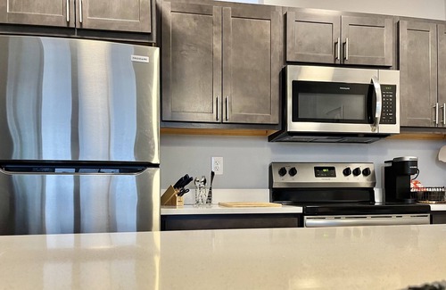 Market East District Apartamento | Oliver Capital | Chic, Downtown High Rise