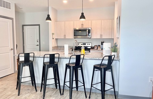 Speedway Apartamento | Oliver Capital- Chic, Relaxing Suite