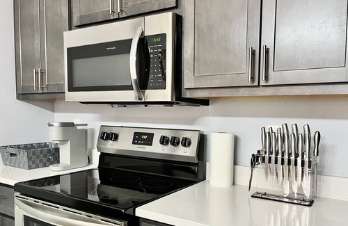 Cole-Noble District Apartamento | Oliver Capital | Spacious King Bed Downtown