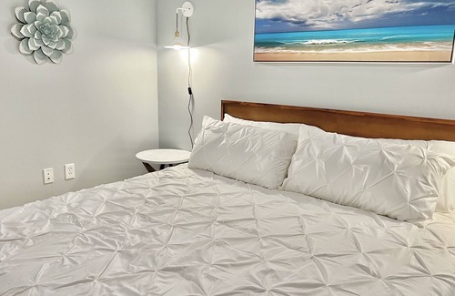 Cole-Noble District Apartamento | Oliver Capital | Spacious King Bed Downtown