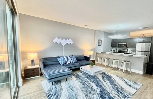 Cole-Noble District Apartamento | Oliver Capital | Spacious King Bed Downtown