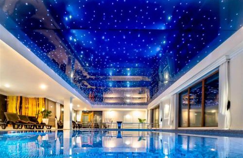 Rewal Casa | Olivina Park Spa - domki z dostępem do krytego basenu, saun, wyżywienia i atrakcji dla dzieci