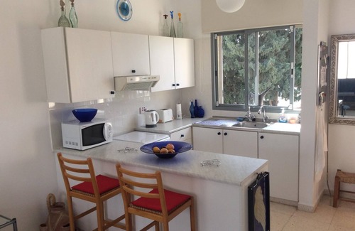 Paphos Apartamento | Vista de la piscina olímpica, a 5 minutos a pie del paseo marítimo y de las playas.