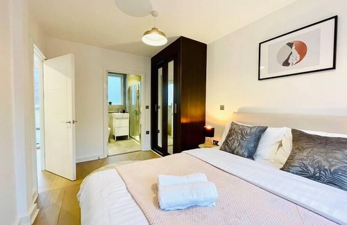 Stratford Casa | NEW Gorgeous 4BR Town House Inside Olympic Park