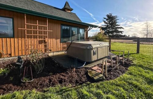Sequim Casa | Olympic Oasis Tranquil Retreat Near Dungeness Wildlife Refuge Hot Tub