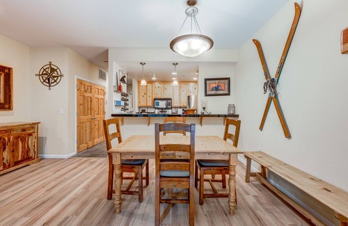 Olympic Valley Condominio | Olympic Valley condo with pool, hot tub, tennis, fireplace, & private balcony