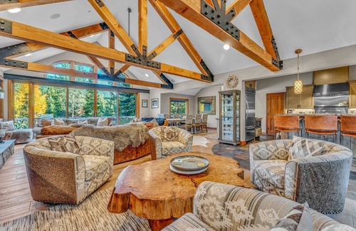 Olympic Valley Casa | Olympic Valley Getaway with Hot Tub & 2 Wet Bars