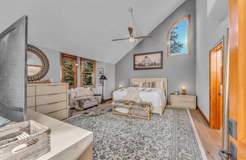 Olympic Valley Casa | Olympic Valley Getaway with Hot Tub & 2 Wet Bars