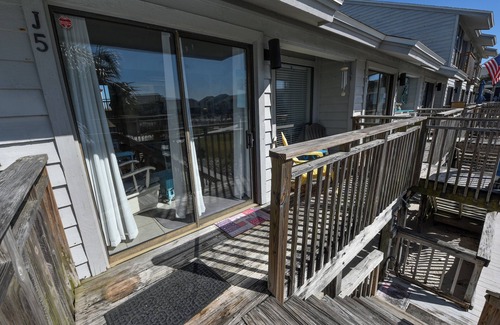 East End Casa | OM J5 pet friendly community pool beach access