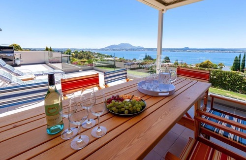 Taupo Casa | Omaio - Heated Pool, Hot Tub, Cinema, Views