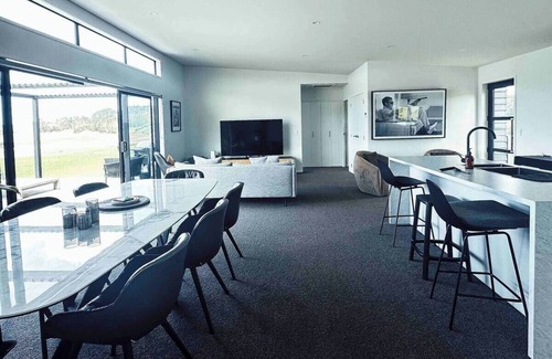 Tawharanui Casa | Omakana House - Sunrise Views, Spa & Scenic Deck