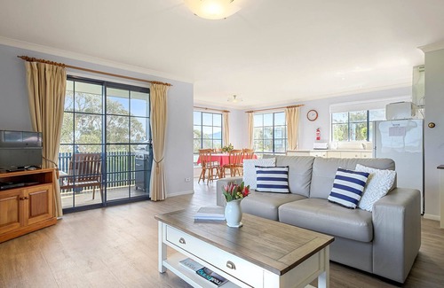 Alonnah Casa | Omaroo Cottage Bruny Island