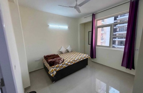 Naini Apartamento | Omaxe 3-bedroom apartment near Kumbh Mela and Sangam