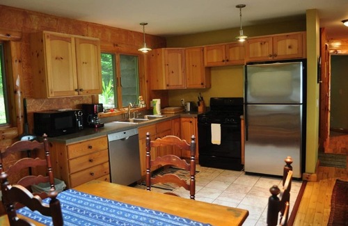 Traverse City Casa | ¡Omena Paradise en Traverse Bay te espera! Tranquila playa privada!