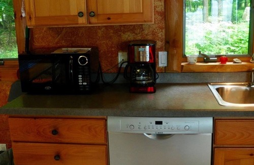 Traverse City Casa | ¡Omena Paradise en Traverse Bay te espera! Tranquila playa privada!