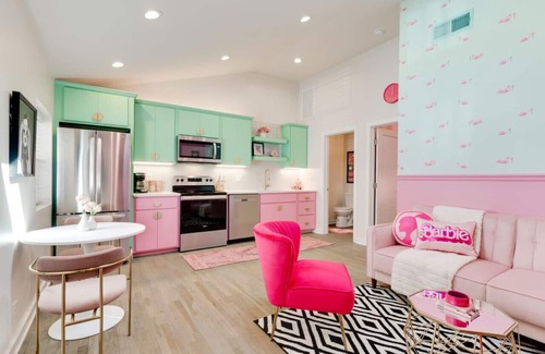 Eastwood Apartamento | OMG Barbie!-Walk to bars & food