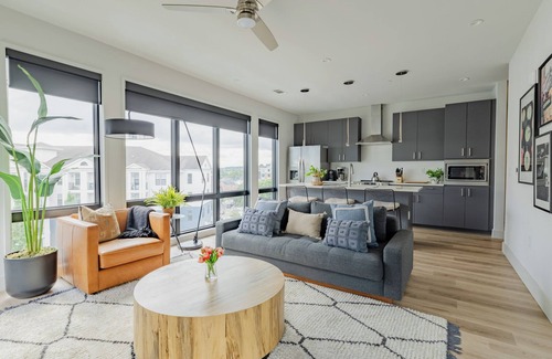 West End Condominio | Omnia - Modern Luxe unit at The Odyssey!