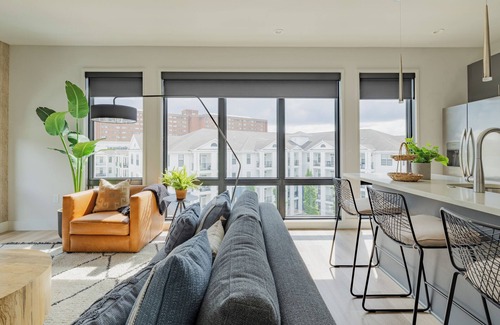 West End Condominio | Omnia - Modern Luxe unit at The Odyssey!