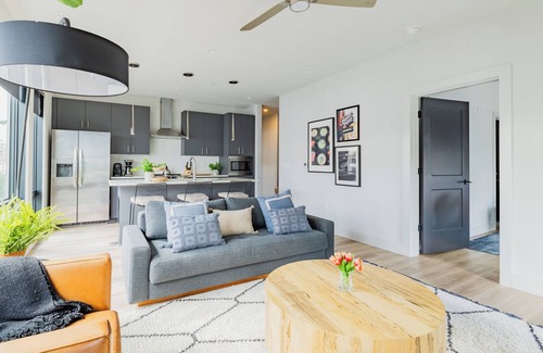 West End Condominio | Omnia - Modern Luxe unit at The Odyssey!