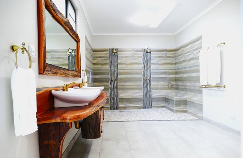 Etosha Cabina | Omukuyu Wildlife Lodge