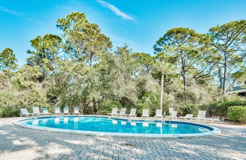 Cassine Village Condominio | ON 30A~Brand new public beach access~2 minute walk to the beach~Bike to Seaside!