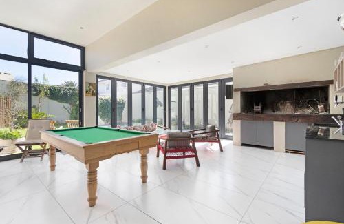 Sunset Beach Villa | On 8th Green Worthing Villa