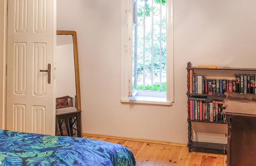 Czerwinsk nad Wisła Casa | On a natural property this charming vacation home near the Vistula welcomes you.
