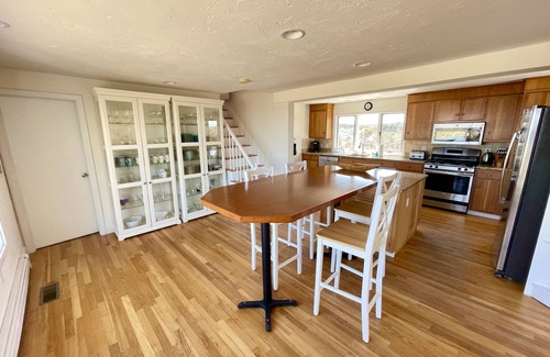 East Sandwich Casa | Waterfront Home W Central A / C en la bahía de Cape Cod
