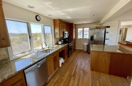 East Sandwich Casa | Waterfront Home W Central A / C en la bahía de Cape Cod