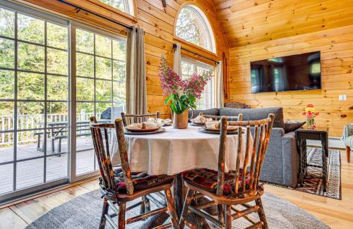 Farmington Casa | On Baxter Lake Wooded Retreat Near Trails