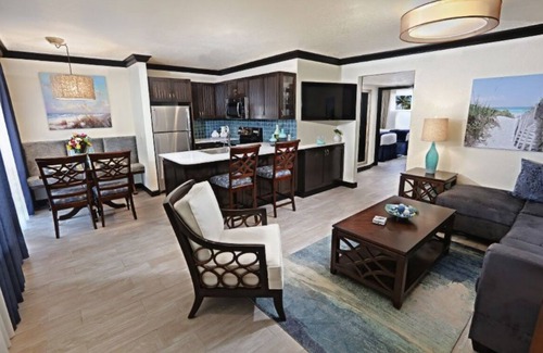 Cocoa Beach Complejo | On Cocoa Beach beach 2bd, 2 bath, condo kitchen, dining and living roomnSleeps 6
