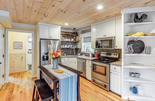Hendersonville Cabaña | On Farm: Charming Hendersonville Retreat!