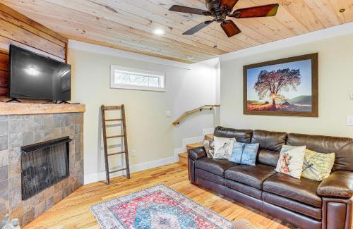 Hendersonville Casa | On Farm Charming Hendersonville Retreat!