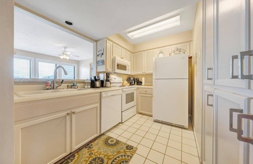North Shore Condominio | ON LAKE TIME: Lakefront Condo with Beautiful Views of Smith Mountain Lake