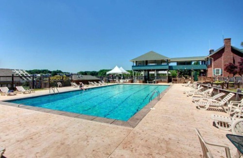 North Shore Condominio | ON LAKE TIME: Lakefront Condo with Beautiful Views of Smith Mountain Lake