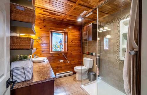 North Okanagan Casa | On Mable Lake, Park Mountain sledding and ATV area. All season recreation!!!