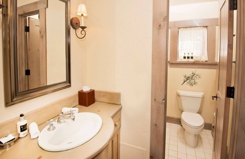 Vail Chalet De Esquí | On-mountain Game Creek With 4 Br & Hot Tub, Sleeps 9! 4 Bedroom Home by RedAwning