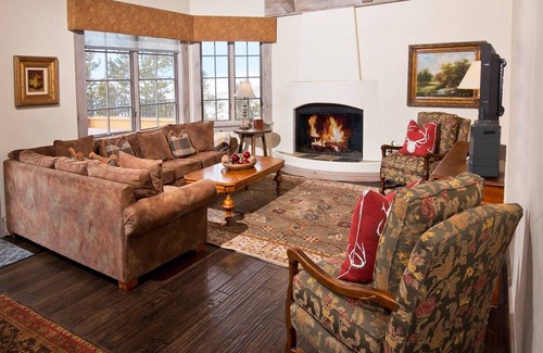 Vail Chalet De Esquí | On-mountain Game Creek With 4 Br & Hot Tub, Sleeps 9! 4 Bedroom Home by RedAwning