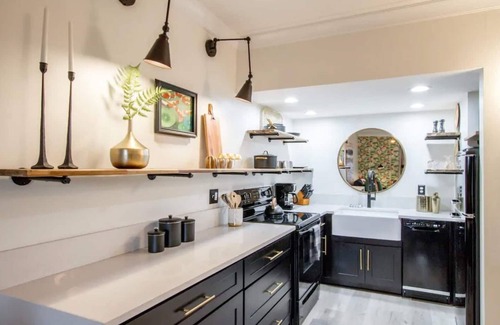 Edgehill Condominio | On Music Row, this condo is walkable to Demonbreun, The Gulch, Midtown, Lower Broadway, and Vandy.